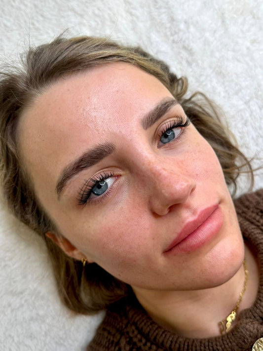 How to Create Wispy Classic Lashes: Step by Step